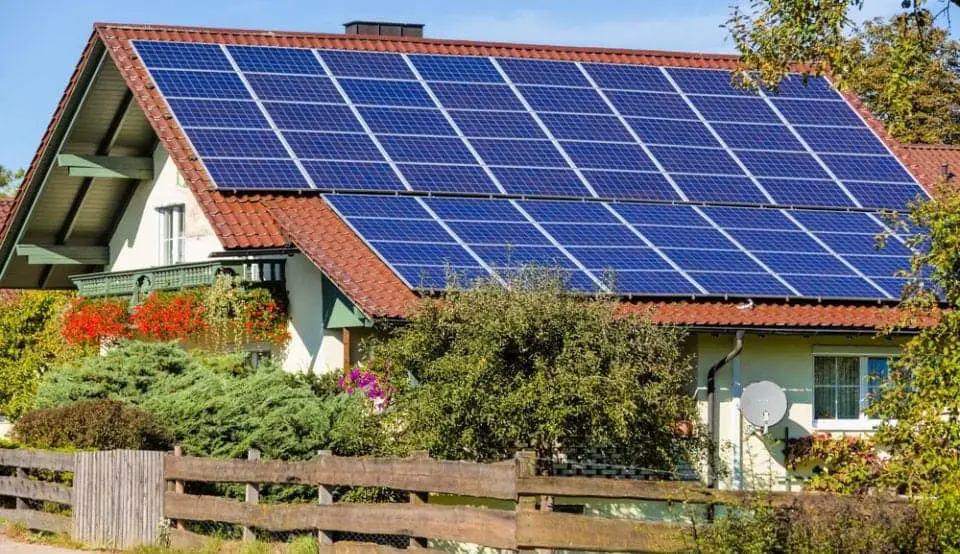 ( Top 13 ) Problems with solar panels on roofs » Off Grid Grandpa